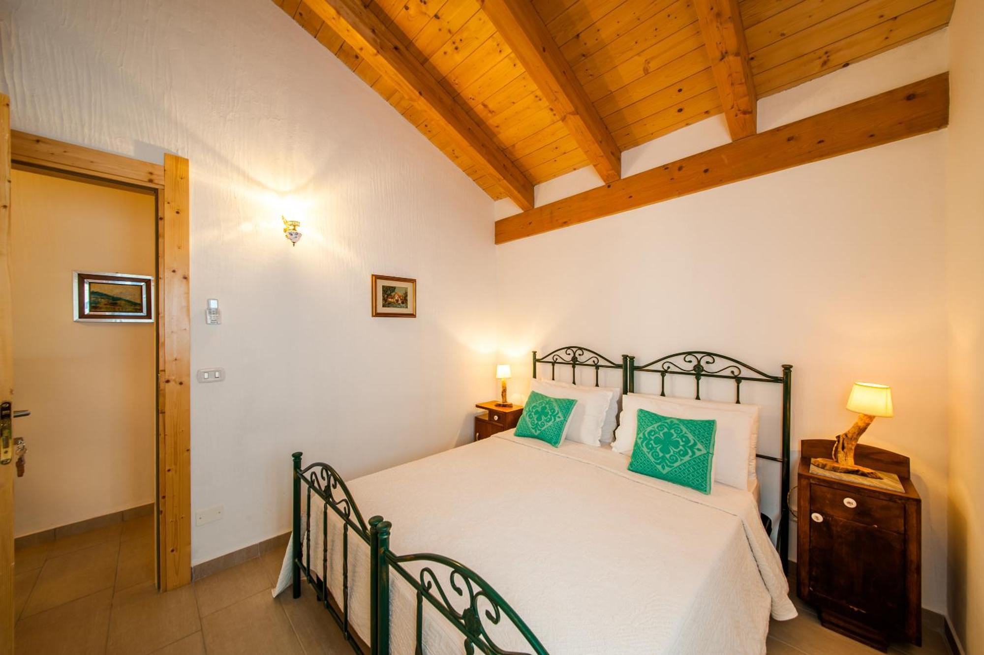 La Casa Di Mannazzotta 2 Bed & Breakfast Castelsardo Bagian luar foto